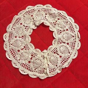 Crocheted Collar Pineapple Design